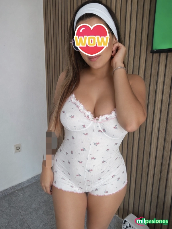 Chica joven hace videollamada, videos o chat online, Aspe