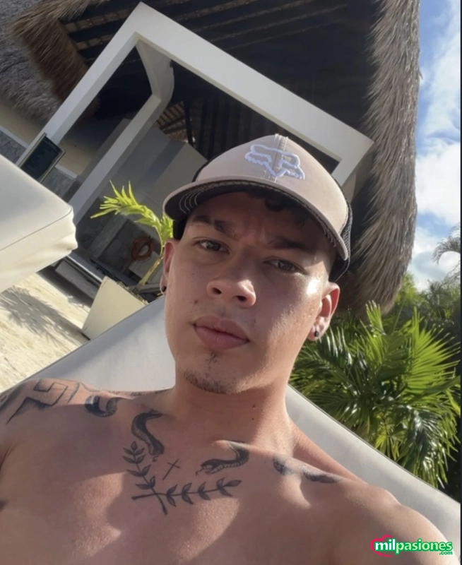 Chico colombiano dominante de paso por marbella, Aspe