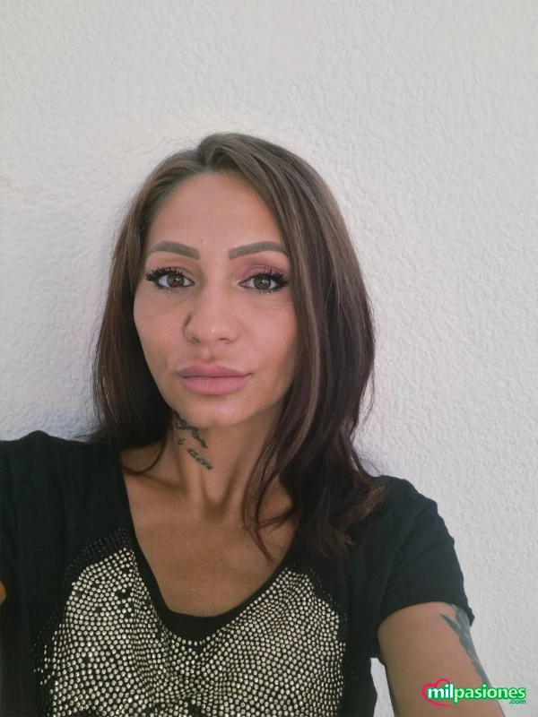 Chica sola para chico solo o parejas serias, Alicante