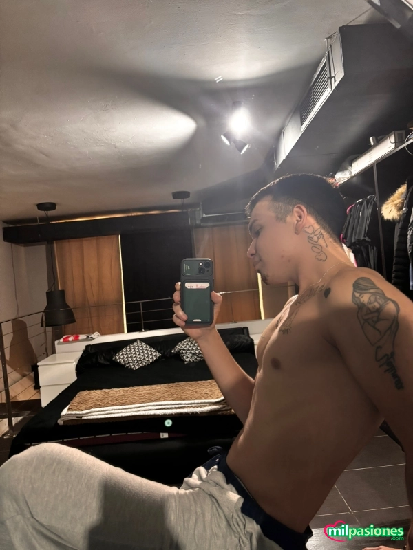 Dylan chico versátil latino nuevo en la ciudad, Aspe