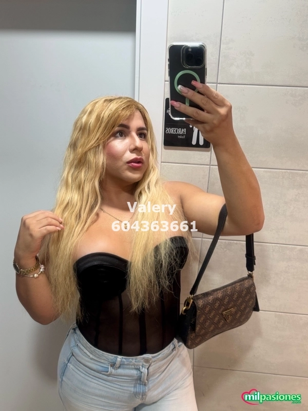 Hermosa y femenina chica trans colombiana, Aspe