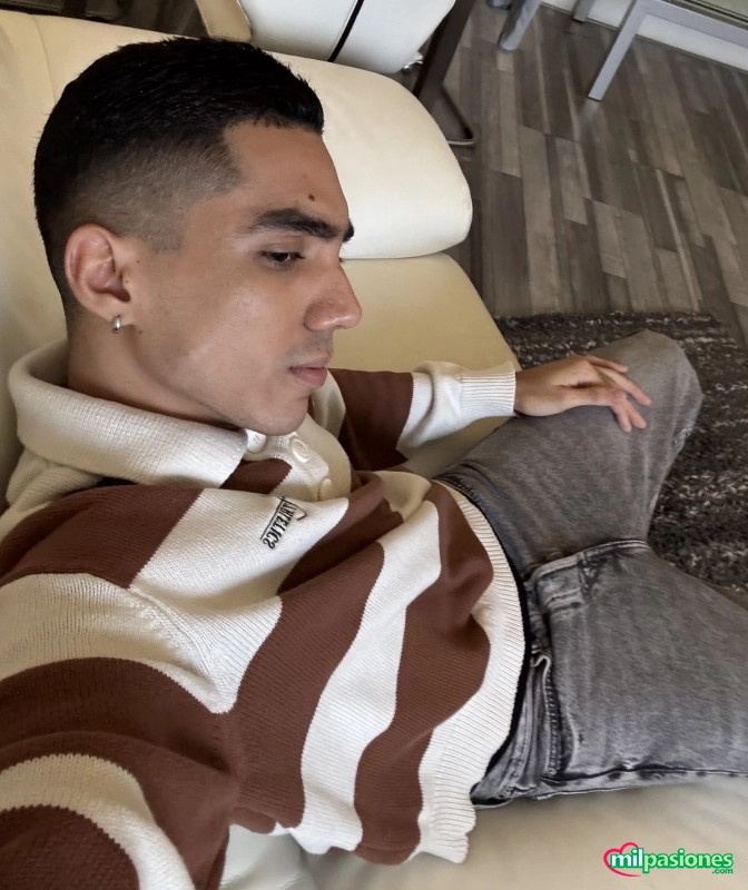 Joven masculino de paso en tu ciudad angelucci, Aspe