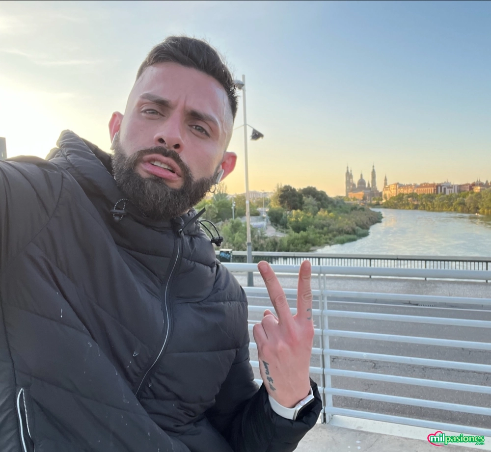 Latino dotado dominante para ellas y ellos, Aspe