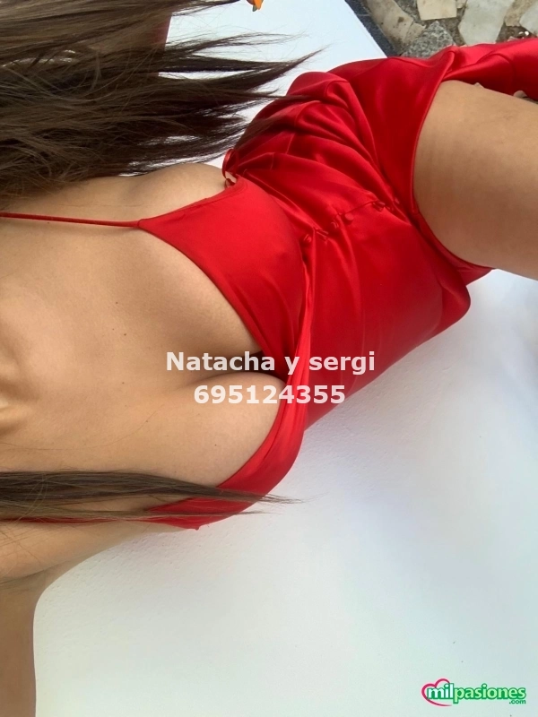 Chica trans y chico atienden a chicos en telde, Aspe