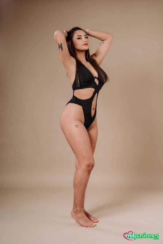 Latina experta sacando leche con leche lengua, Aspe