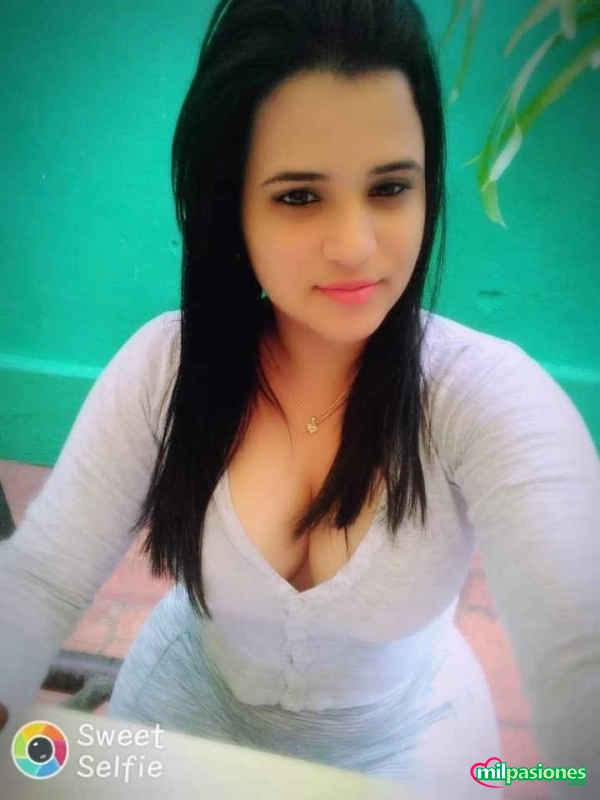Chiquilla enamorada de sus pies para caballeros, Aspe