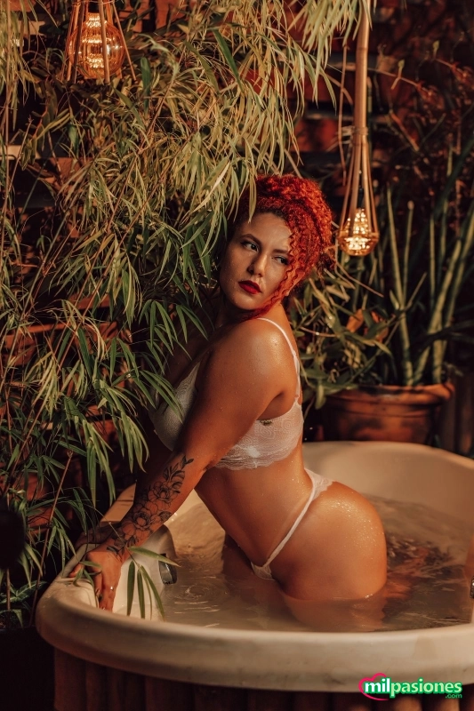 Monique brasil , diosa pelirroja con curvas auténticas, Aspe