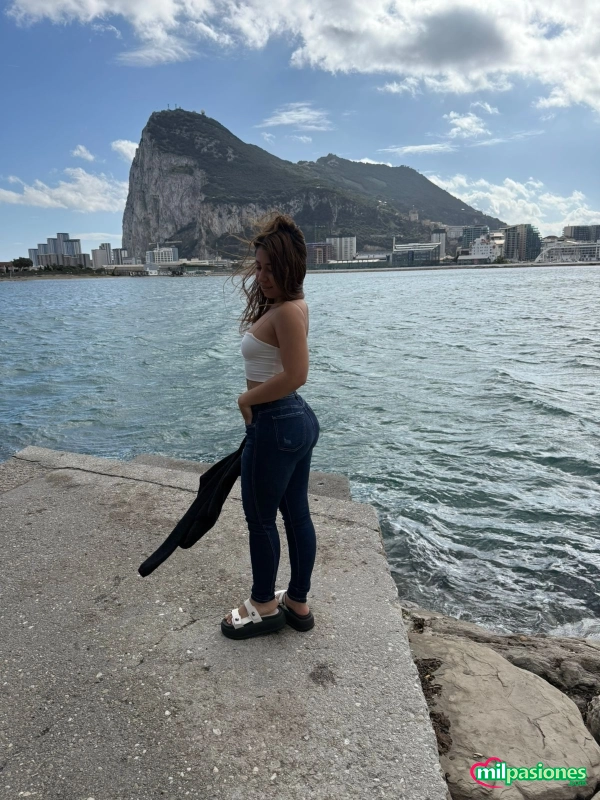 Colombiana alegre, simpática, dulce, encantadora y muy guapa, Alicante