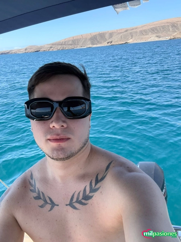 Soy alex de paso por la isla ven a verme, Aspe