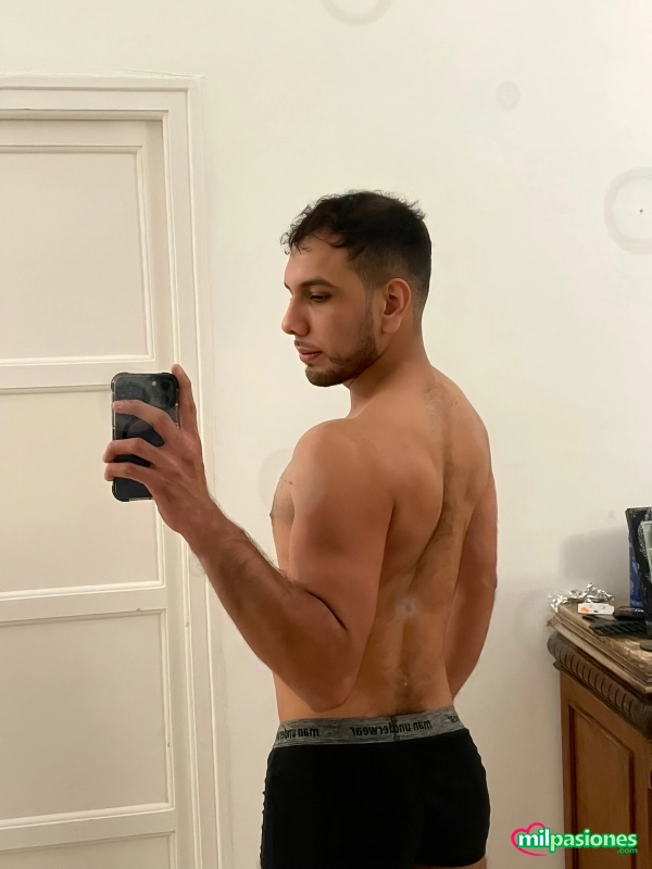 AcompaÑante colombiano hot boy” con presencia elegante, Alicante