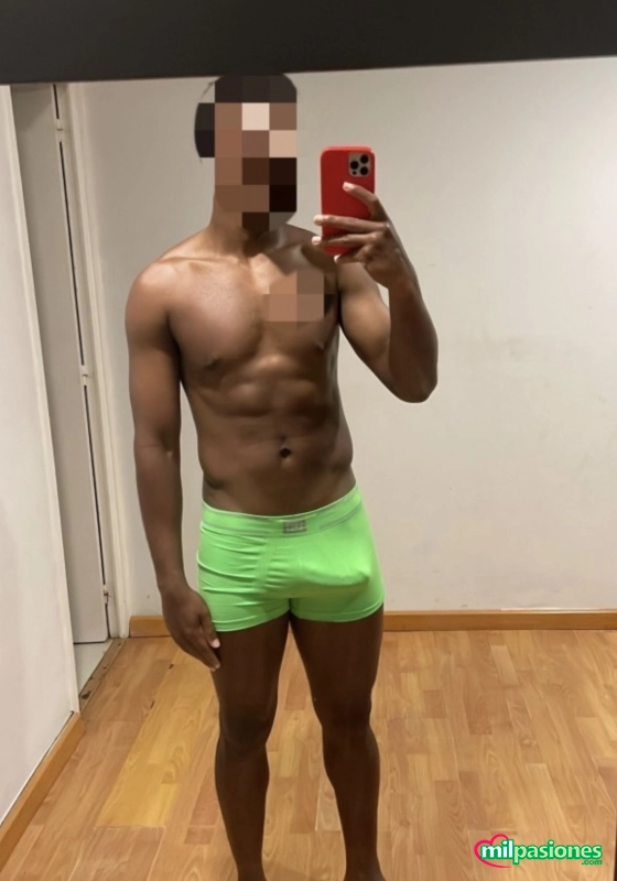 Juan andrés joven negro atlético llegó hace poco a la ciudad, Alicante