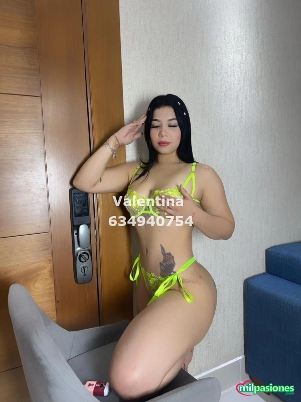 Recien llegada latina universitaria palma jugosa y caliente, Aspe