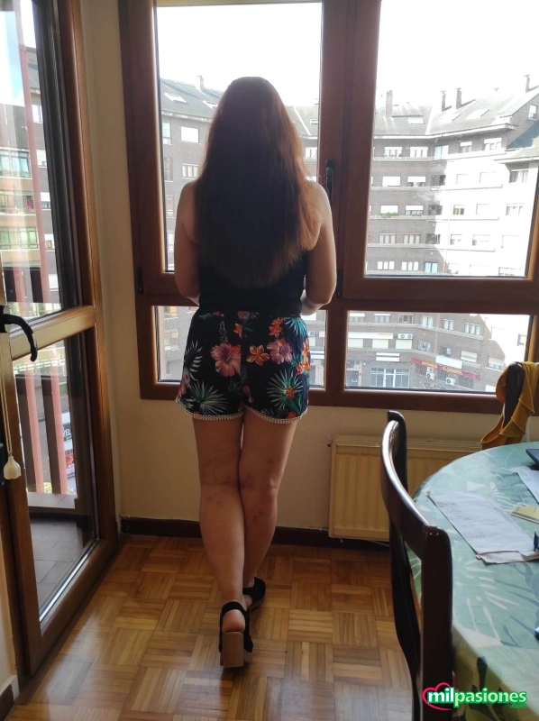 Amigas llenas de alegria y felicidad para compartir, Aspe