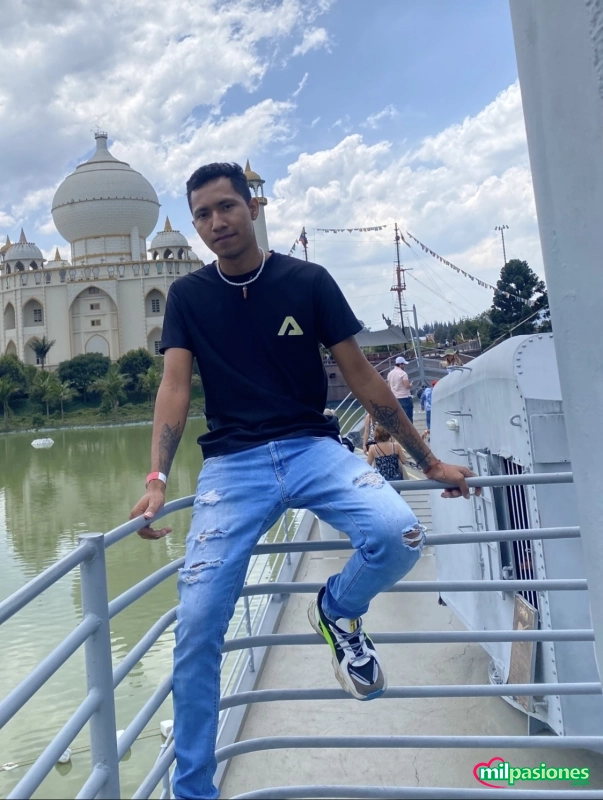 Chris nuevo en madrid latino chico colombiano, Aspe