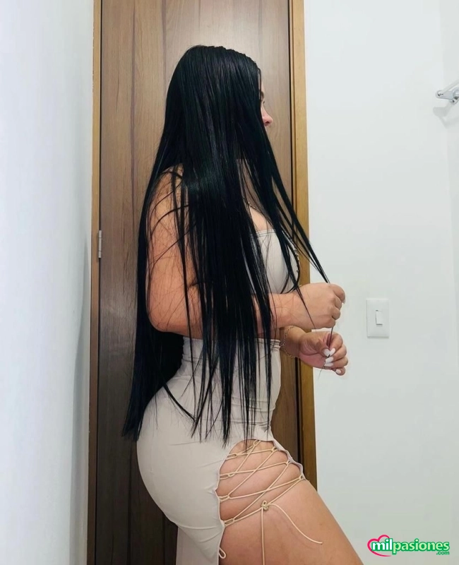 Latina morena con muchas curvas muy cachonda, Blanca