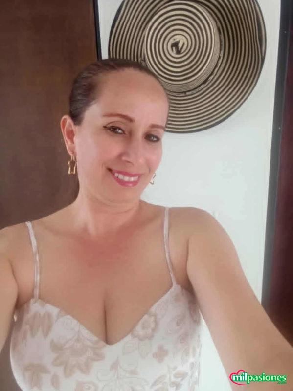 Pamela ojazos verdes delgada cuarentona buena amiga, Aspe