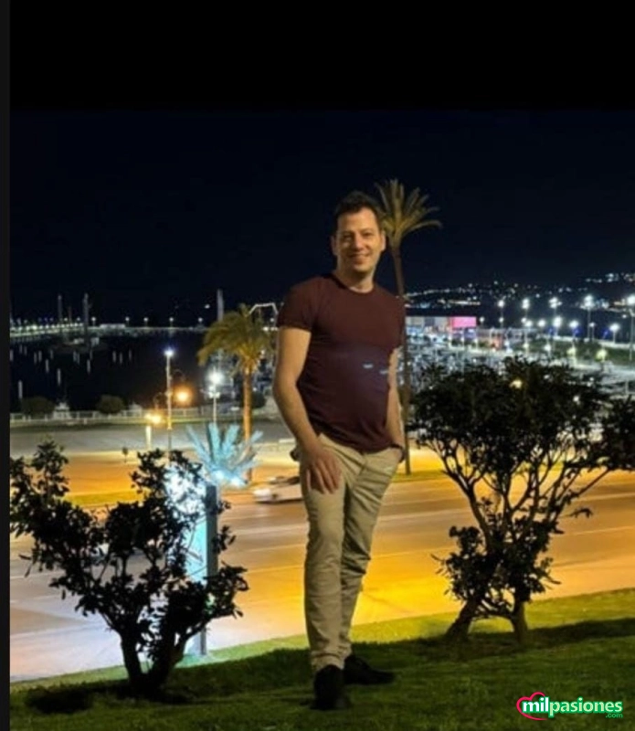 Hombre dispuesto al placer fiestero en valencia solo chicas, Aspe