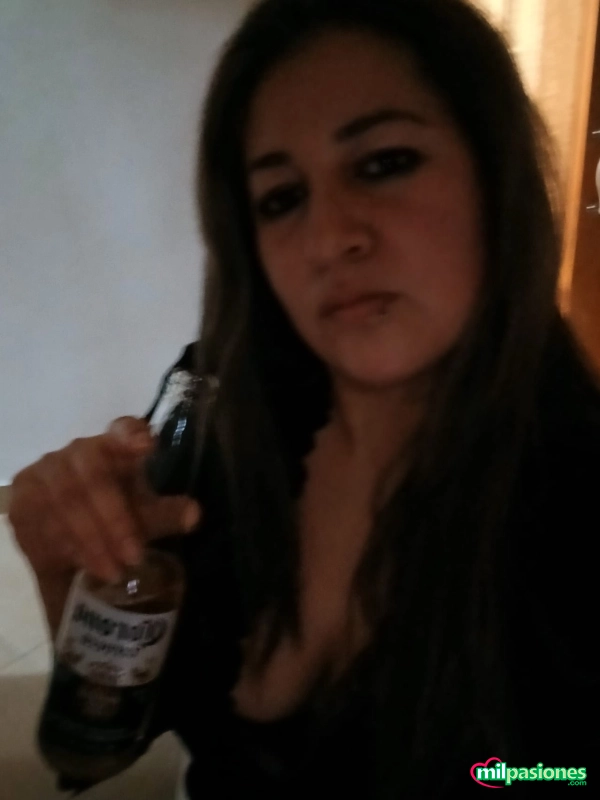 Soy andrea soy una chica latina de colombia soy cariñosa., Aspe
