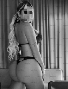 Últimos días en denia sexy rubia escort colombiana con gran culo