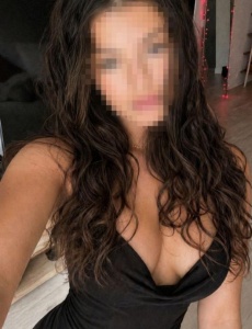 Soy Lucia una joven española muy dulce y