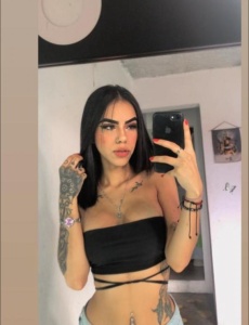Hola! Soy LUNA una chica simpática con un