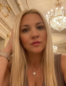 Katalina bella rubia