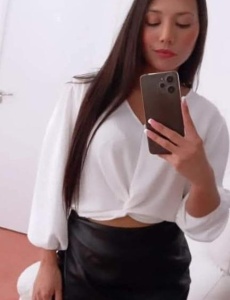 Adornando los dias y las noches de torrevieja llego como un soplo de aire fresco isabella a mejor acompaÑante...