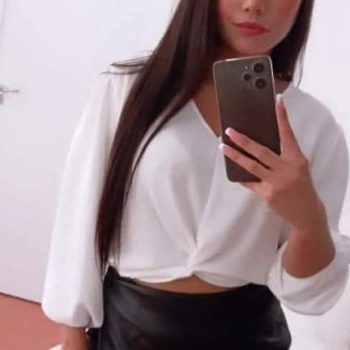 Adornando los dias y las noches de torrevieja llego como un soplo de aire fresco isabella a mejor acompaÑante..., Torrevieja