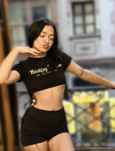 Sofi chica de lujo muy bonita y joven