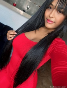 Hola mi amor, ¡Soy Nicol! Una jovencita latina