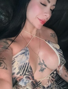 Valentina chica exótica por primera vez colombiana