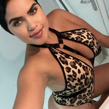 Hola soy yenya chica de ojos azules soy, Elche