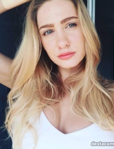 Rubia muy fogosa y con ganas del sexo