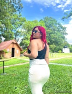 La extrovertida bella peliroja katthalina llegÓ para portarse muy mal