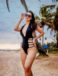 Liz joven brasileira experta en garganta profunda
