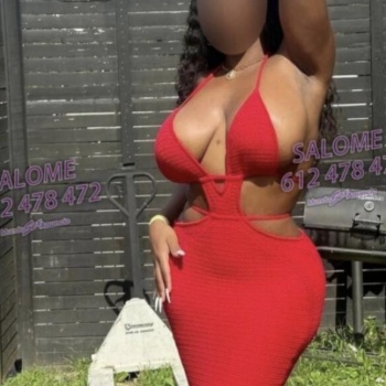 Morena colombiana extrovertida en elche, Elche
