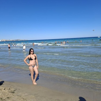 Paris chica colombiana, Alicante