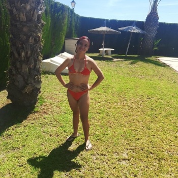 Chica en el pinet 22old, Alicante
