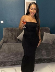 Hola, soy Andrea, una colombiana reservada, cariñosa y