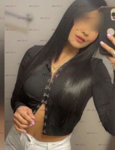 Jovencita colombiana nueva en la ciudad con ganas de follar