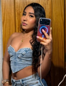 Jovencita colombiana de 22 años y precioso cuerpo disponible en torrevieja