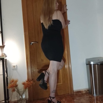 Carolina colombiana muy guapa en elda, Elda