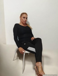 Amiguitas dulces extrovertidas atentas