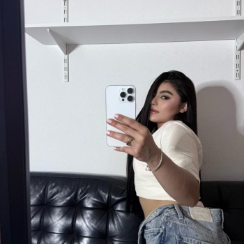 Antonella pelinegra hermosa, Alicante