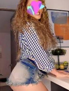 Tu rubia te espera para un buen masaje