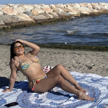 Holaa cariño soy valentina chica joven elegante y cariñosa, Alicante