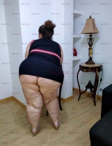 Zorrita gorda con culo gigante y tetas enormes te folla hasta que te duela la po