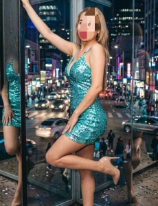 Elegante y delicada masajista en benidorm