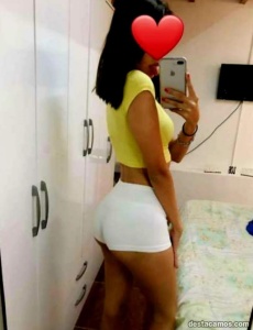 Tu morenita besucona. Atractiva y limpia.