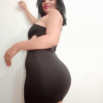 Chica venezolana cariÑosa en torre vieja, Alicante